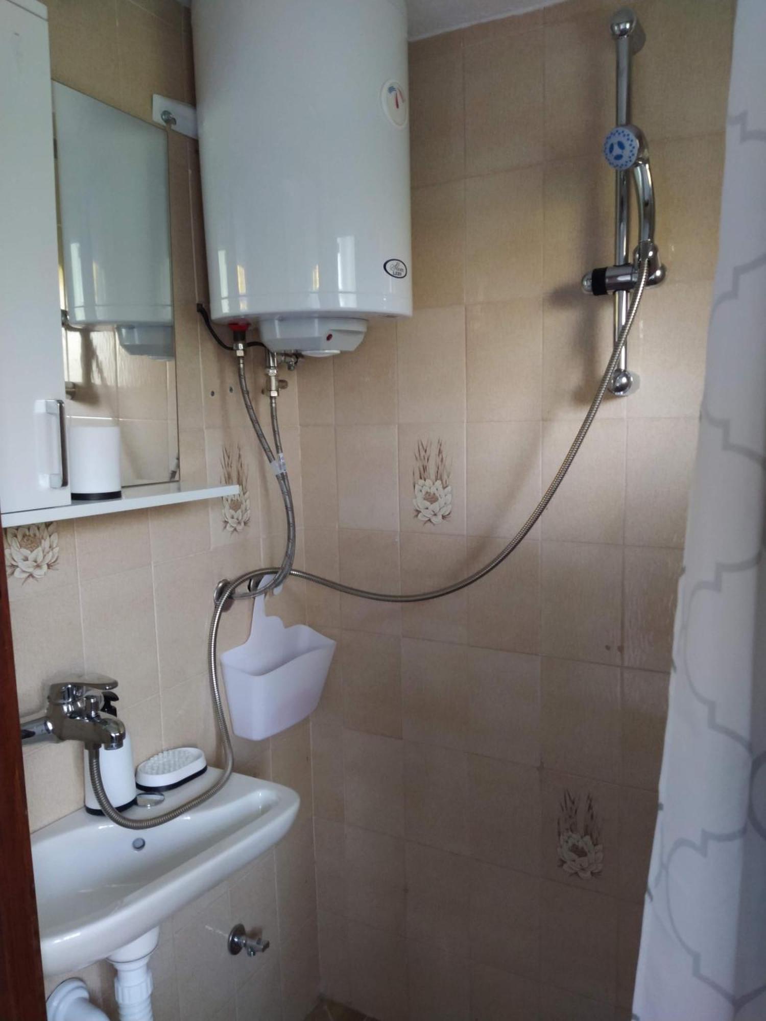 Guest House Bee Вісоко Екстер'єр фото